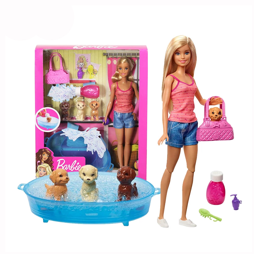 BARBIE VE KÖPEKLERİ BANYO KEYFİNDE (4)